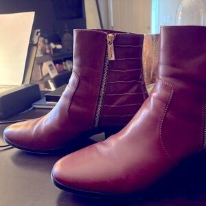 Michale Kors Boots🎉